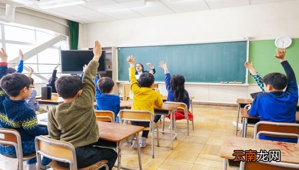 小学成长足迹怎么写 小学生成长足迹作文怎么写