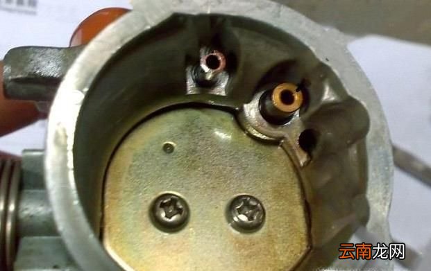 清洗摩托车化油器