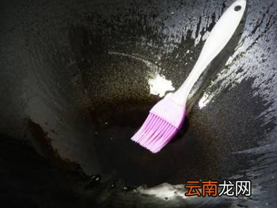 新铁锅怎么开锅不生锈不粘锅