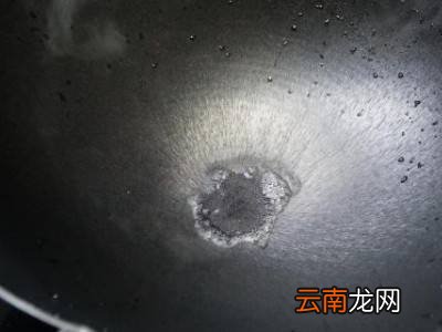 新铁锅怎么开锅不生锈不粘锅