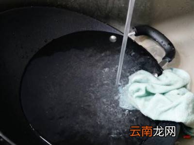 新铁锅怎么开锅不生锈不粘锅
