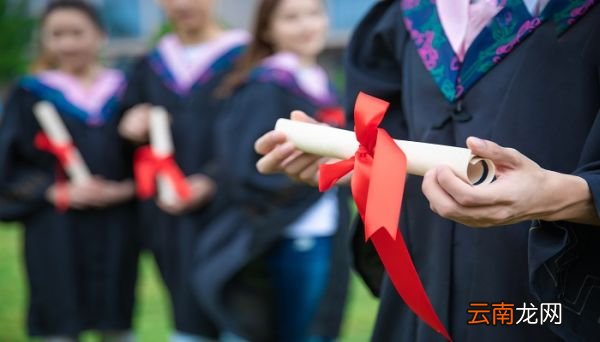 学位服领子颜色区分 学士服有几种颜色