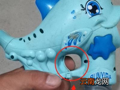 泡泡机玩具怎么使用?