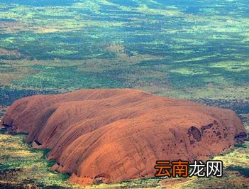 世界上最大的独立岩石是什么？