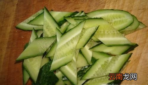 黄瓜怎么切菱形