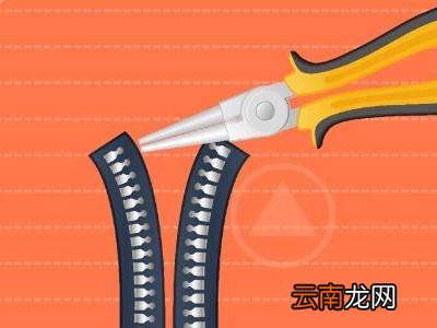 行李箱拉链掉了怎么装回去