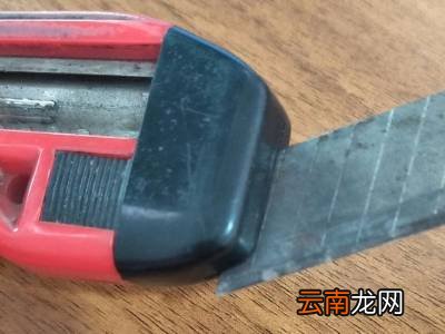 美工刀怎么掰刀片