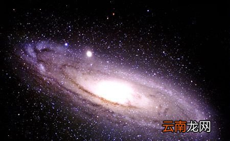 太阳周围为何会出现彩色光环？