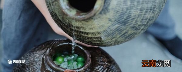 煮酒论英雄是谁 煮酒论英雄是谁主人公