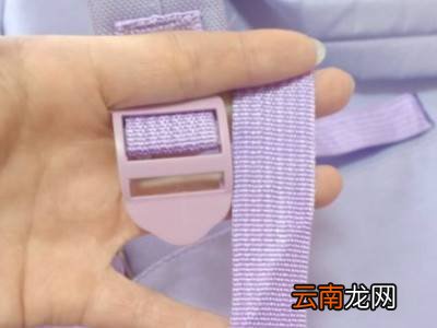 书包扣子的绳子怎么穿