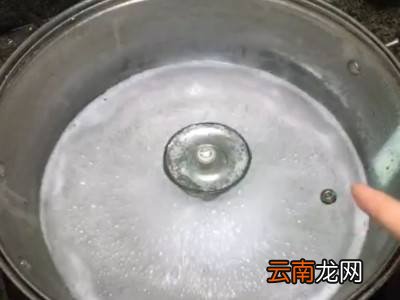 玻璃锅盖怎么清洗缝隙里的污渍