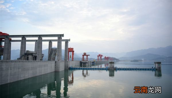 长江的干流流经我国几个省 长江的发源地