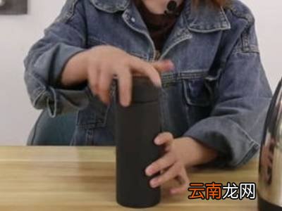 新保温杯有橡胶味怎样清除